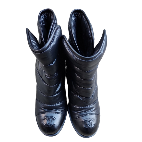 Chanel Interlocking CC Quilted Logo Ankle Boots Black Size 6.5 - Picture 1 of 8